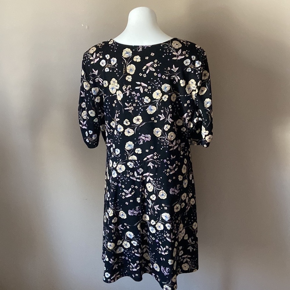 LC Lauren Conrad Ruched Fit & Flare Dress Floral Black Casual Travel Plus Size - Picture 2 of 6